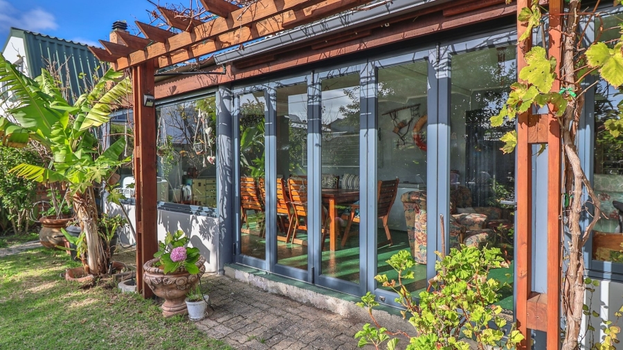 6 Bedroom Property for Sale in Franskraal Western Cape